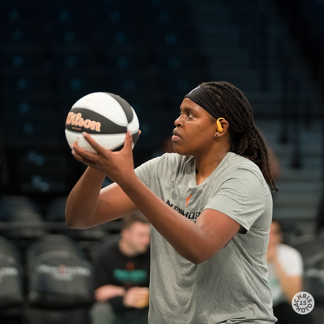 chrisphoto15's tweet image. Warming up at @barclayscenter where the @ConnecticutSun take on the @nyliberty in #WNBA action today. Tip-off at 3pm