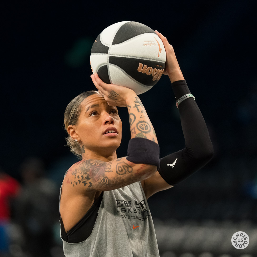 chrisphoto15's tweet image. Warming up at @barclayscenter where the @ConnecticutSun take on the @nyliberty in #WNBA action today. Tip-off at 3pm