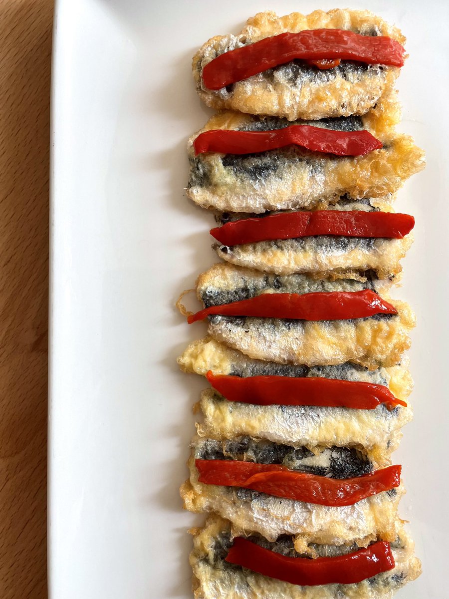 Boquerones en libro con pimientos.

Manjar con ese leve rebozado!!
