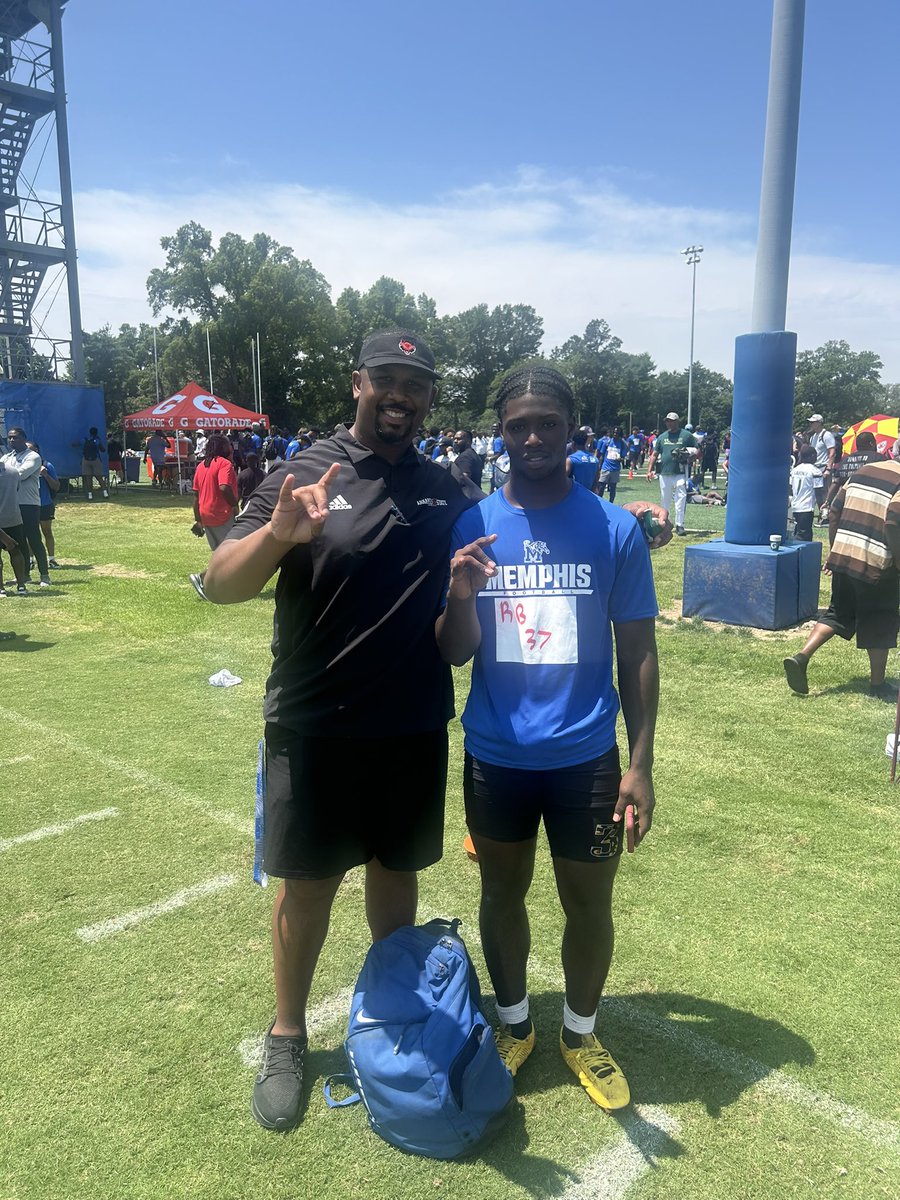 Khamoni Williams (@khamonii7) on Twitter photo After talking to <a href="/CoachLovings/">Marquase Lovings</a> I’m blessed to receive my 20th offer from Arakansas State🖤❤️🐺 <a href="/CoachChaz_/">Chaz Wiseman</a> <a href="/DJames_5/">DJ</a> <a href="/coach_spike/">Coach Spike (Jeremy Spikner)</a> <a href="/CoachHerb1/">901_TrenchWork</a> <a href="/Leontaylor1983/">LEON DEVON TAYLOR</a> <a href="/CSmithScout/">Chris Smith</a> <a href="/TnVarsity/">TNVarsity</a> <a href="/247Sports/">247Sports</a> <a href="/Derrecas1/">Derrecas Henson Jr</a> <a href="/kobebutler2028/">jakobe butler</a> <a href="/Jayy____5/">Joshua Reed</a> <a href="/MidSouthPhenom/">Mid-South Phenom</a> <a href="/MbaExecs/">Memphis Business Academy</a> <a href="/AStateFB/">Arkansas State Football</a> After talking to <a href="/CoachLovings/">Marquase Lovings</a> I’m blessed to receive my 20th offer from Arakansas State🖤❤️🐺 <a href="/CoachChaz_/">Chaz Wiseman</a> <a href="/DJames_5/">DJ</a> <a href="/coach_spike/">Coach Spike (Jeremy Spikner)</a> <a href="/CoachHerb1/">901_TrenchWork</a> <a href="/Leontaylor1983/">LEON DEVON TAYLOR</a> <a href="/CSmithScout/">Chris Smith</a> <a href="/TnVarsity/">TNVarsity</a> <a href="/247Sports/">247Sports</a> <a href="/Derrecas1/">Derrecas Henson Jr</a> <a href="/kobebutler2028/">jakobe butler</a> <a href="/Jayy____5/">Joshua Reed</a> <a href="/MidSouthPhenom/">Mid-South Phenom</a> <a href="/MbaExecs/">Memphis Business Academy</a> <a href="/AStateFB/">Arkansas State Football</a>