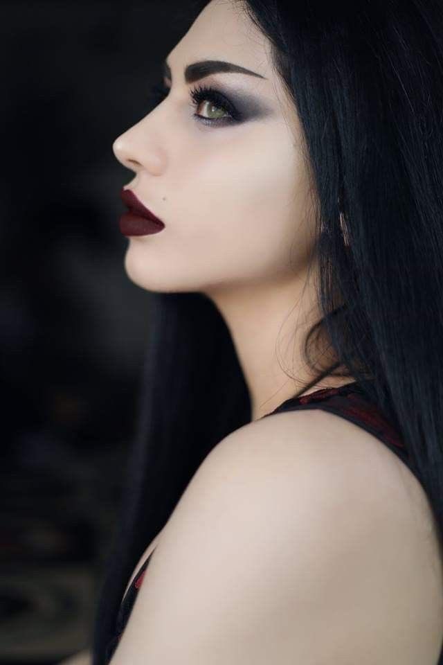 She is not really good at this seductive stuff, but... #SundayThoughts