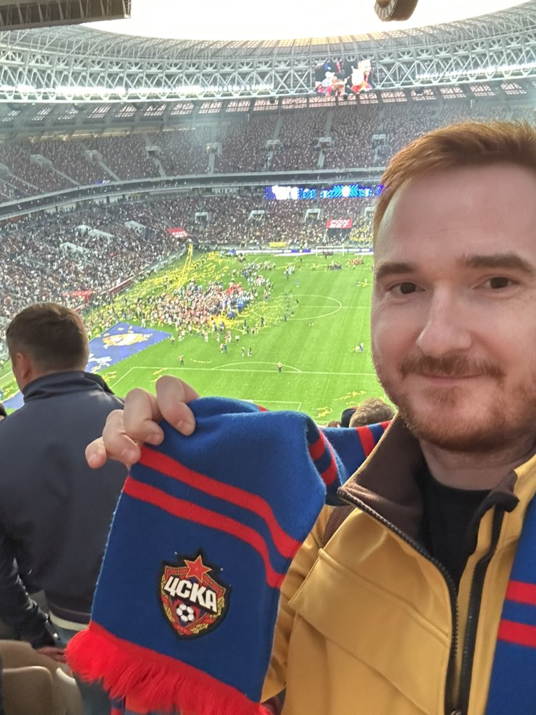 PocelovalSolnce's tweet photo. Сгонял на кубок! 🏆 довольный https://t.co/5lDAXybDRr