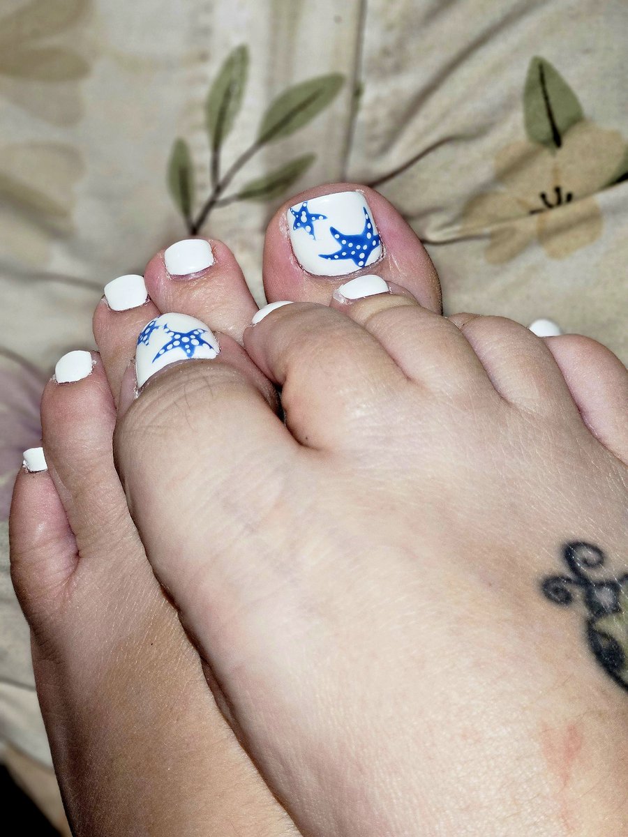 DNELS2442's tweet photo. Nap time. Then pool time 🏊🏾♂️ @Ericajoy721 #MyrtleBeach #NorthMyrtle Lovely #feet Lovely #toes 👣👣🏖🌊 https://t.co/QpZouRDcuS