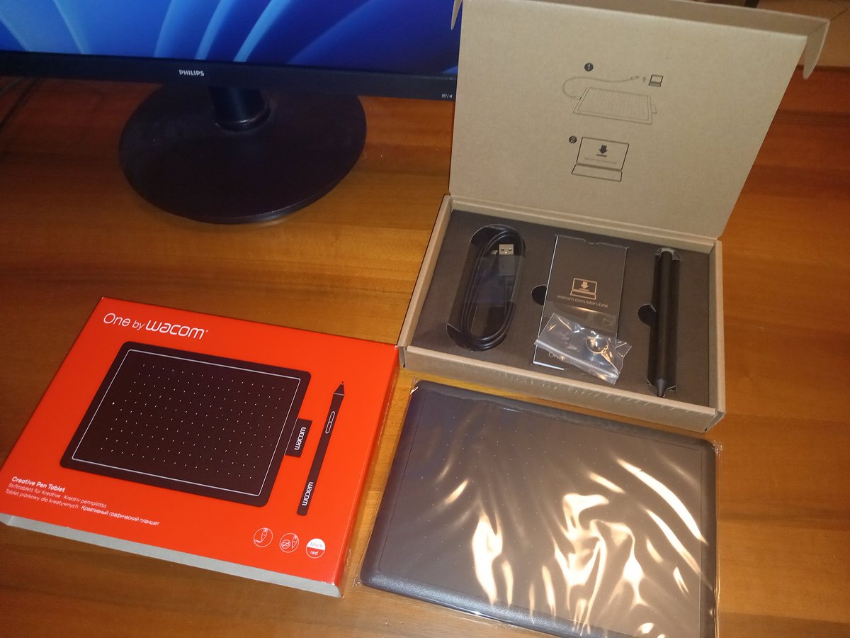 Al fin me ha llegado mi nueva
 🌹**TABLETA GRAFICA YIPPIE**🌹
Como les he contado en el stream! Aqui el unboxing no soy artista la usare de vez en cuando pero espero con el tiempo aprender a dibujar #furry #furros desenme suerte hoy toca configurarla ;p y ver como es ;3