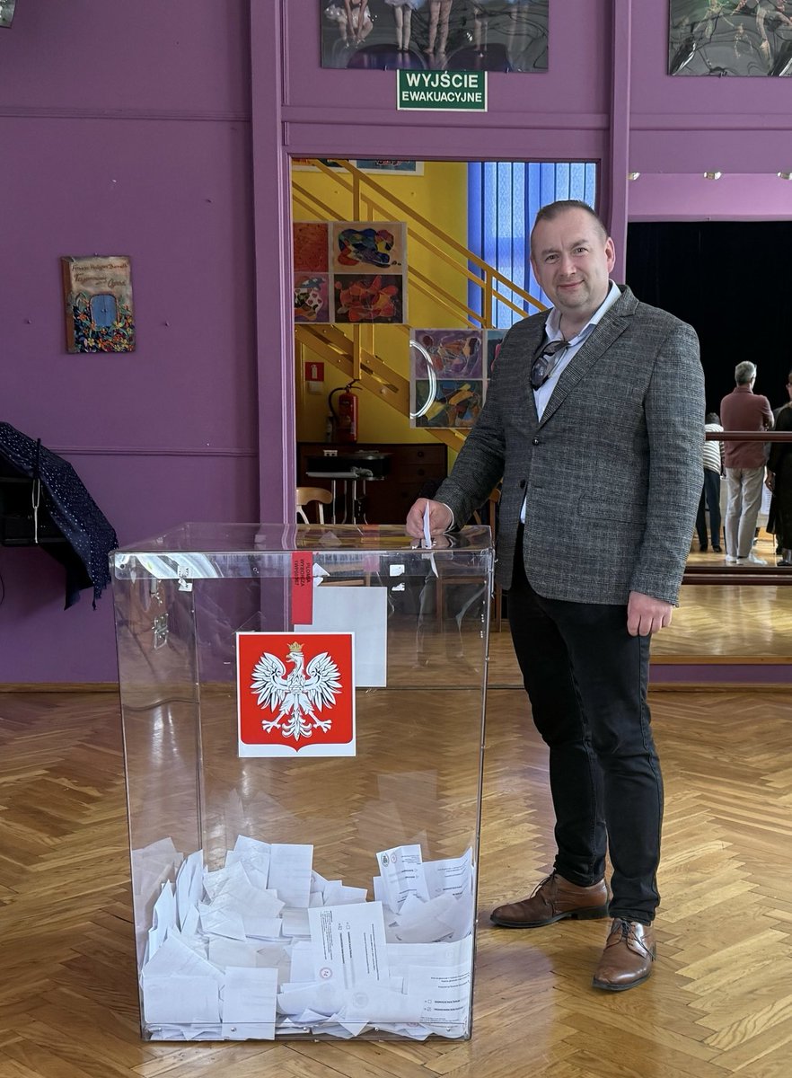LosKonrad's tweet photo. Ostatnie 30 minut glosowania. Jeżeli jeszcze nie byłeś, to koniecznie pójdź i zagłosuj za Polską 🇵🇱 https://t.co/4ol5PCWLxp