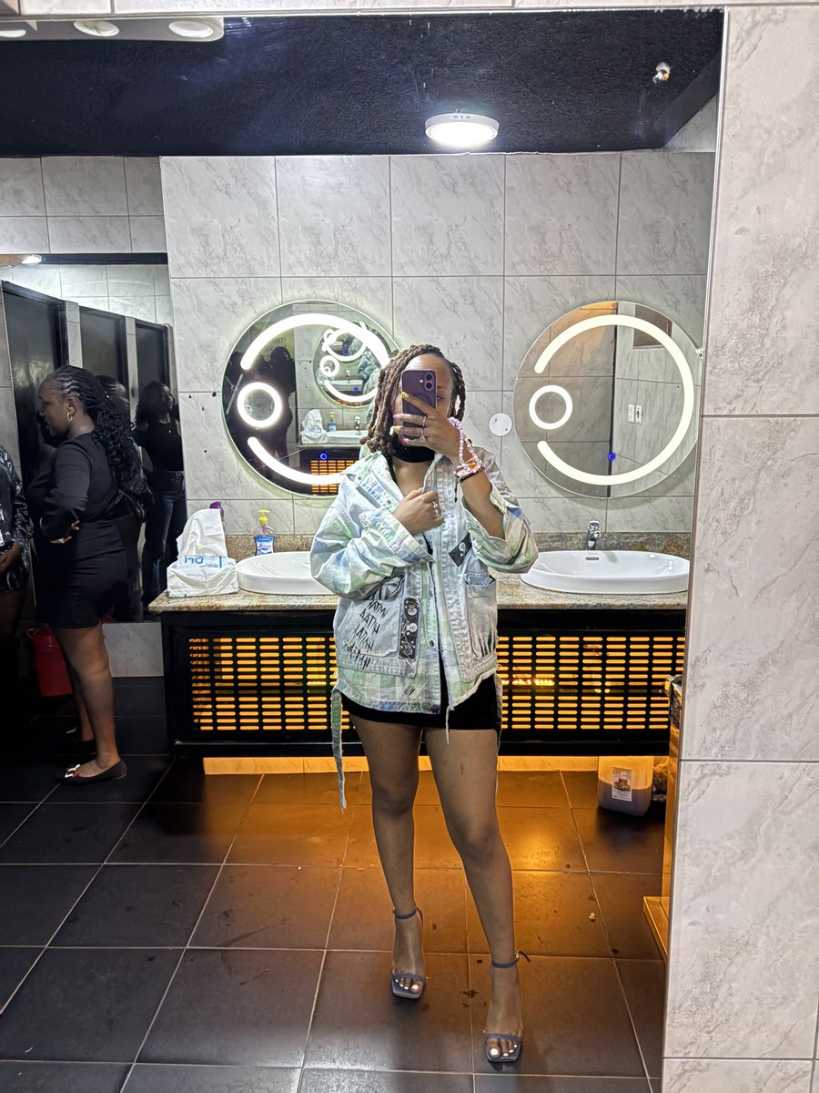 Wangechi wa Thiong’o (@helliieeeee) on Twitter photo 