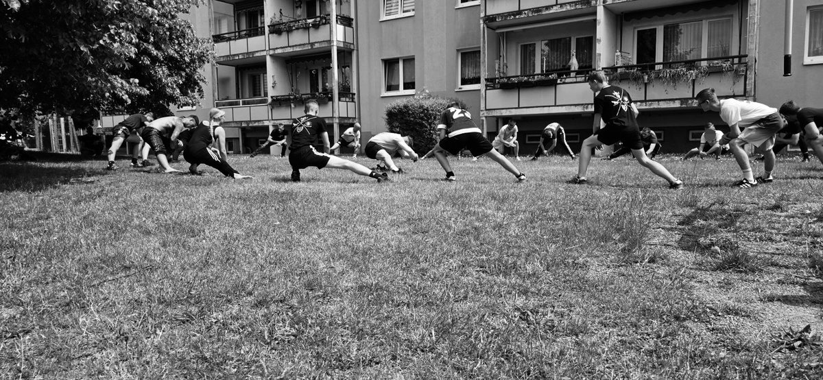 Davidmup1's tweet photo. Unsere Jugend benötigt Vorbilder - Kernfest in Leib und Seele. Sie müssen eine Charakterschule durchlaufen, um dieser Welt entgegenzutreten. Jetzt haben wir die Möglichkeit, eine neue Generation zu schaffen.  #D3W https://t.co/As9rbZlpgF