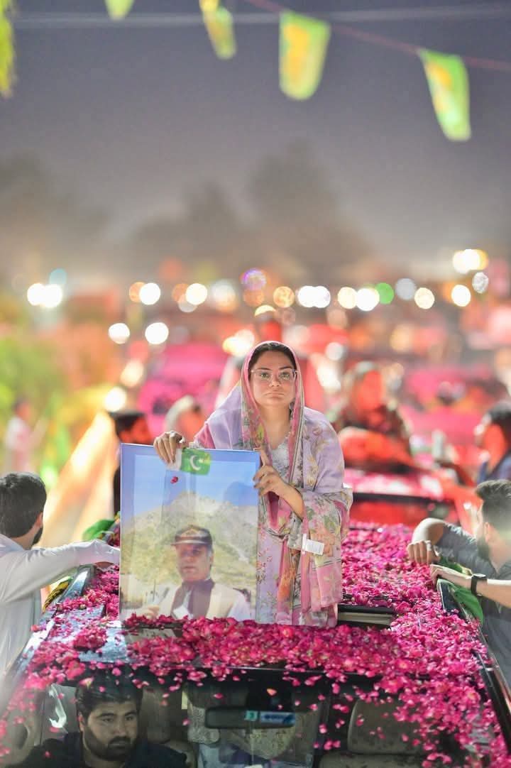 پی۔ٹی۔آئی کی سیاست دفن کرنے والی شیرنی❤️✌

#PP52SherKa