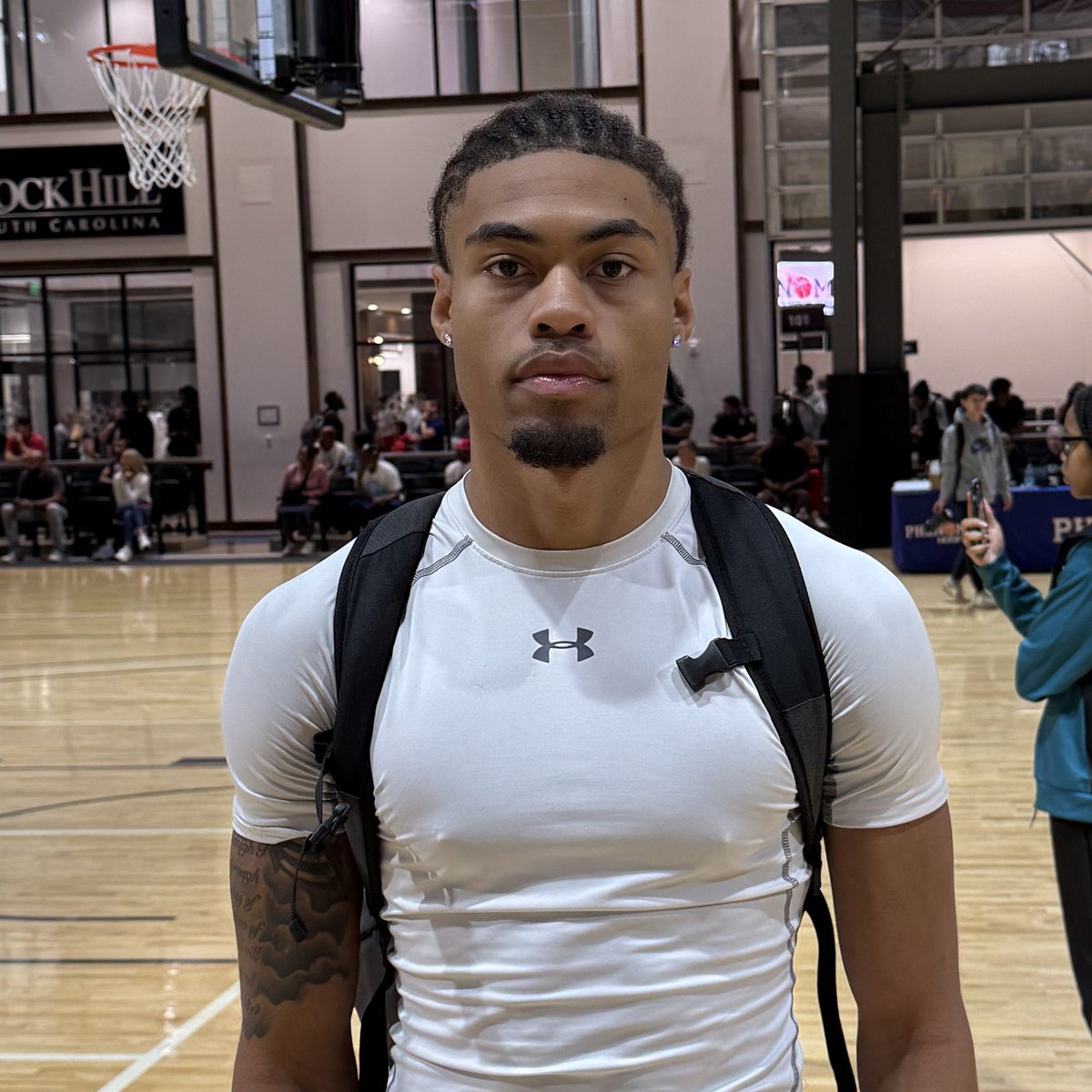 Antwon Young
6’5” | Wing | 2026
York Prep School (SC)
Next Level SC

Young showed high level athleticism and two way presence today. Coaches in need for a athletic defensive wing, here he is.

(<a href="/twonyoung8/">Antwon Young</a>) #PhenomSummerShowcase