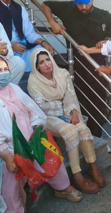 ساڈے چہرے پڑھ، حالات نہ پوچھ

😂🤣

#PP52SherKa