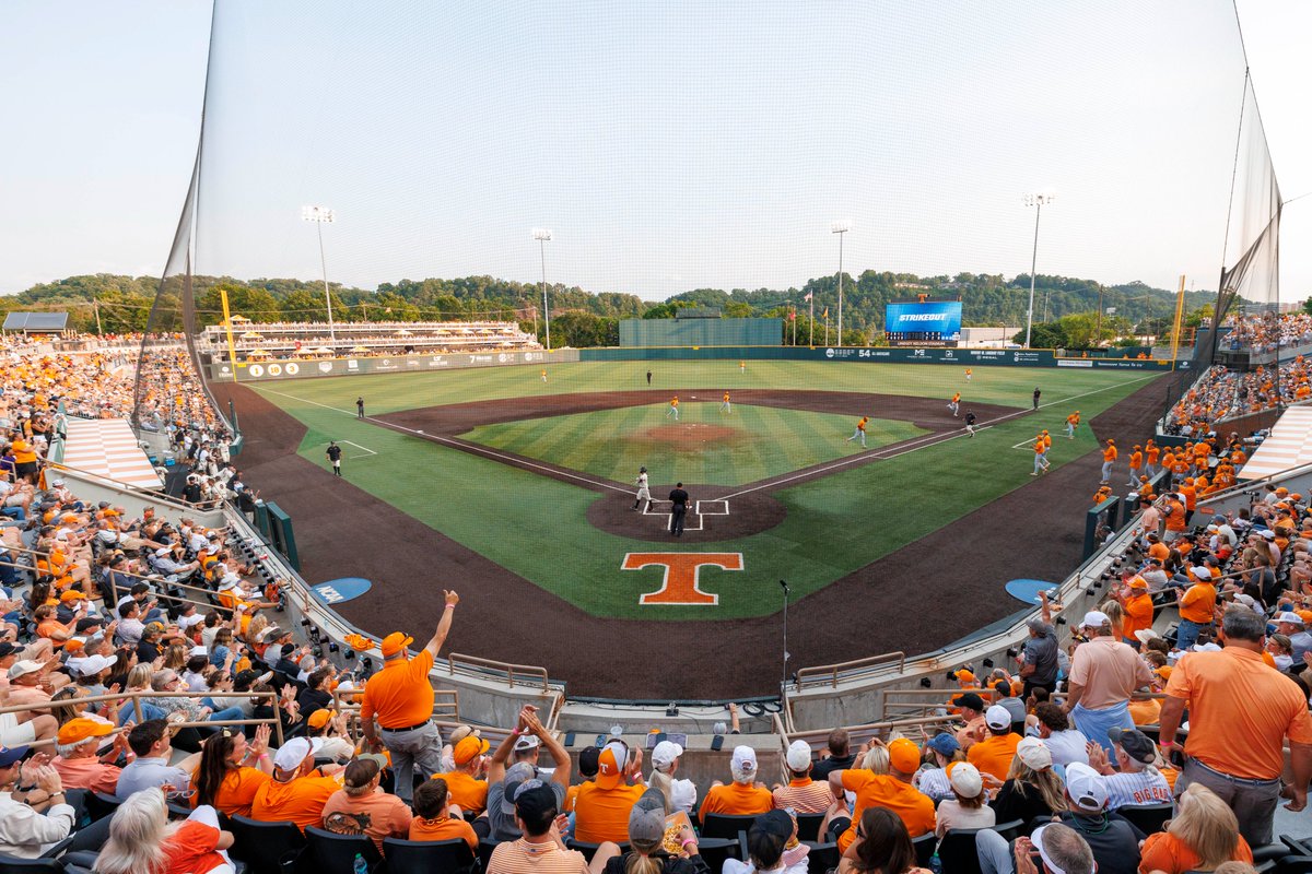 Game 5 of the Knoxville Regional has concluded. We are currently clearing Lindsey Nelson Stadium.

Game 6 (Tennessee vs Wake Forest) - first pitch remains on schedule (6:06 pm ET).

Gates will open for fans at 4:30 pm.

#GBO🍊