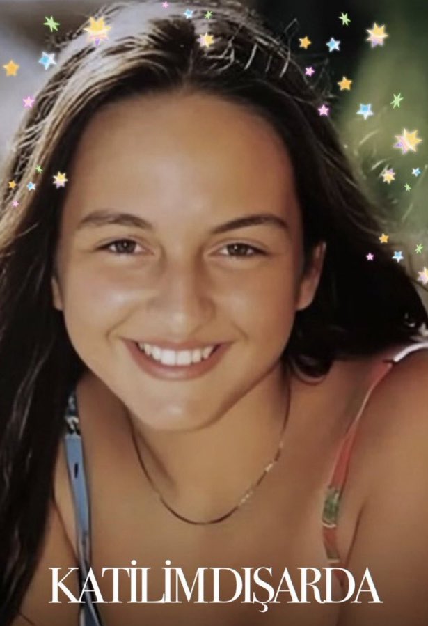 Çağla Tuğaltay henüz 15 yaşındaydı.
Umut doluydu. #okuldangelince İstanbul’un ortasında, kendi evinde katledildi. Yıllar geçti, ama katili hâlâ bulunamadı.
Bu sessizlik kabul edilemez Adaletin susmasına izin vermeyeceğiz.
Çağla için adalet istiyoruz.
Unutmadık, unutturmayacağız.