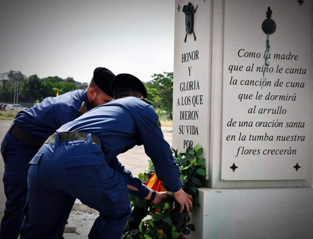 FUTER_ET's tweet photo. Hoy, 1 de junio, el Regimiento Acorazado “Castilla” N° 16 ha realizado en la Base General Menacho una parada militar con motivo del 232 aniversario de la Unidad.
“Saber vencer o morir, Castilla fue siempre así.”
#BrigadaExtremadura
#SomostuEjército https://t.co/GhGH5y43mo