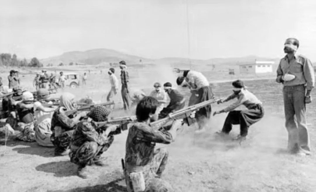 من زامم
لە باشووری رۆژئاوای دڵی مهاباد دەژیم.
هەر کاتێک بانگی مهاباد بکەیت
کوردستان ئاوڕ دەداتەوە!