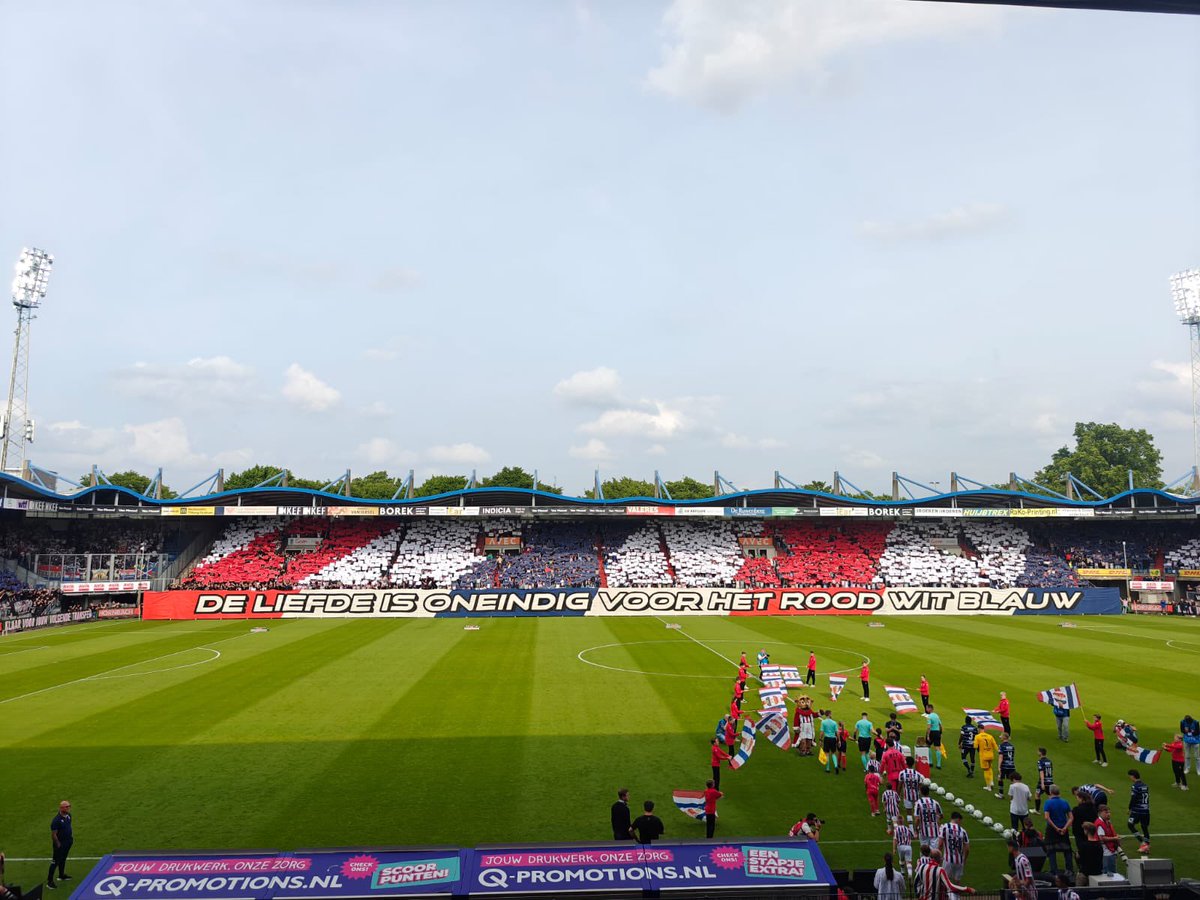 Afgelopen. Terechte degradatie. 

Voetbalminnend Nederland supportte Telstar - ik kan het ze niet kwalijk nemen. Felicitaties richting Velsen-Zuid.

De liefde is oneindig voor het Rood Wit Blauw. 

#WillemII #WILtel