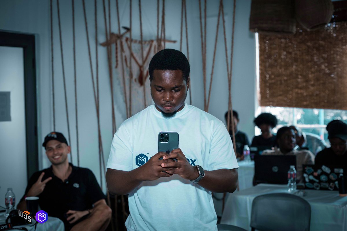 Nothing to see here…

Just me recording <a href="/geniusyinka/">yinka</a>, with my amigo <a href="/SantiagoDevRel/">Santiago</a>  (✌️at the back), a couple Web3 curious devs.

📸<a href="/kwekutech/">Kweku Tech</a>