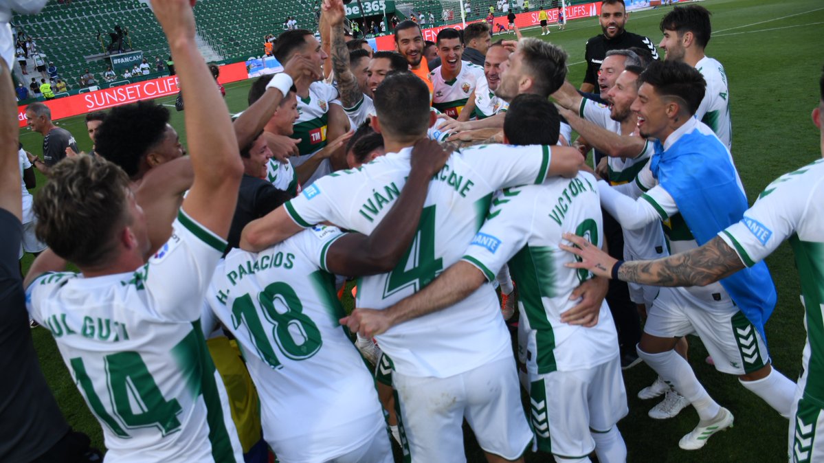 RFEF (@rfef) on Twitter photo 👏 El <a href="/elchecf/">Elche Club de Fútbol 🌴💯</a> es ya equipo de PRIMERA DIVISIÓN.
💚 Los franjiverdes vuelven a la categoría de oro del fútbol español tras dos temporadas en Segunda División.
💪 ¡𝗘𝗡𝗛𝗢𝗥𝗔𝗕𝗨𝗘𝗡𝗔!
📸 (𝘌𝘭𝘤𝘩𝘦 𝘊𝘍). 👏 El <a href="/elchecf/">Elche Club de Fútbol 🌴💯</a> es ya equipo de PRIMERA DIVISIÓN.
💚 Los franjiverdes vuelven a la categoría de oro del fútbol español tras dos temporadas en Segunda División.
💪 ¡𝗘𝗡𝗛𝗢𝗥𝗔𝗕𝗨𝗘𝗡𝗔!
📸 (𝘌𝘭𝘤𝘩𝘦 𝘊𝘍).