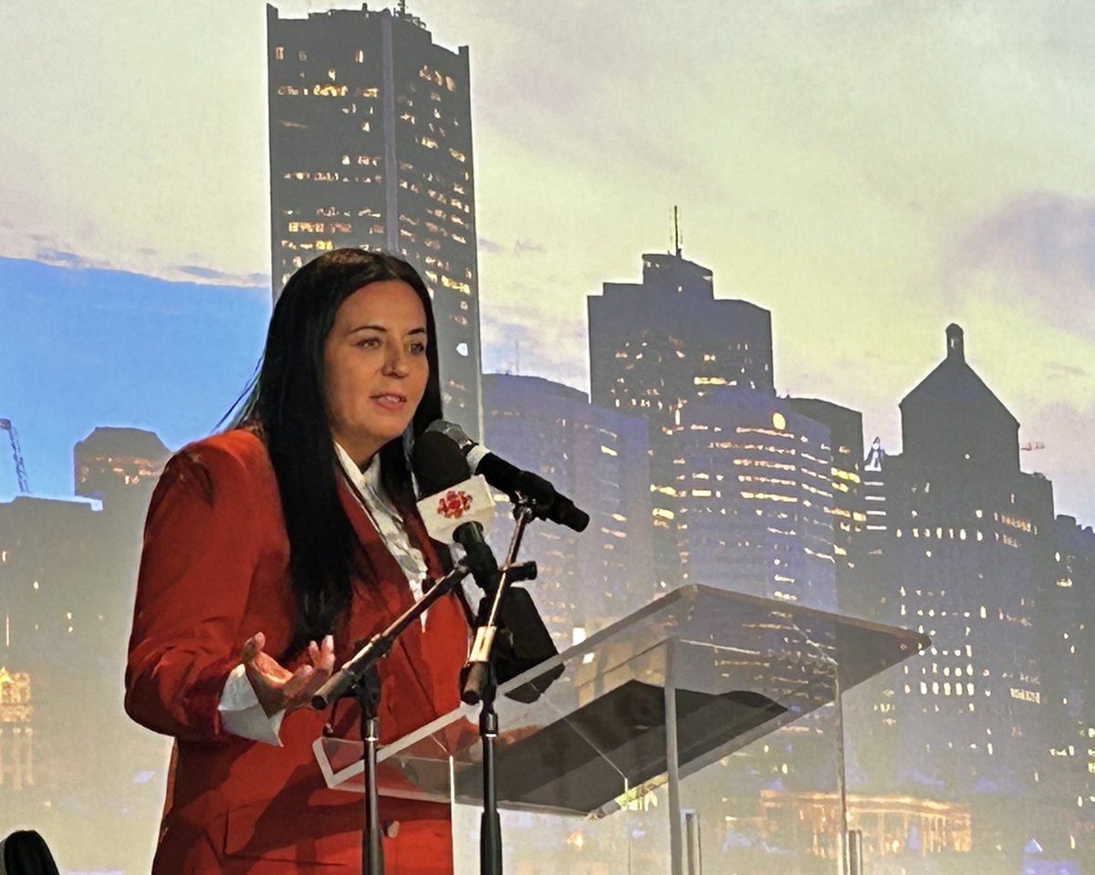 Marie-Josée Paquette-Comeau (@mj_comeau) on Twitter photo Devant + de 300 pers au congrès d'<a href="/EnsembleMtl/">Ensemble Montréal</a> la cheffe <a href="/SorayaMartinezF/">Soraya Martinez Ferrada</a> met l'accent sur l'écoute des citoyens. "L'écoute doit être notre boussole" Elle ajoute "Soyons honnête tout est compliqué à #Montréal , quelqu'un a déjà appelé au 311? Rire dans la salle! #polmtl Devant + de 300 pers au congrès d'<a href="/EnsembleMtl/">Ensemble Montréal</a> la cheffe <a href="/SorayaMartinezF/">Soraya Martinez Ferrada</a> met l'accent sur l'écoute des citoyens. "L'écoute doit être notre boussole" Elle ajoute "Soyons honnête tout est compliqué à #Montréal , quelqu'un a déjà appelé au 311? Rire dans la salle! #polmtl