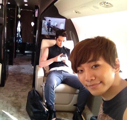 waiting2ndlife's tweet photo. He's bragging with his beautiful date on his private jet. 
#channuneo #FLEX https://t.co/n3Es7XcZWE