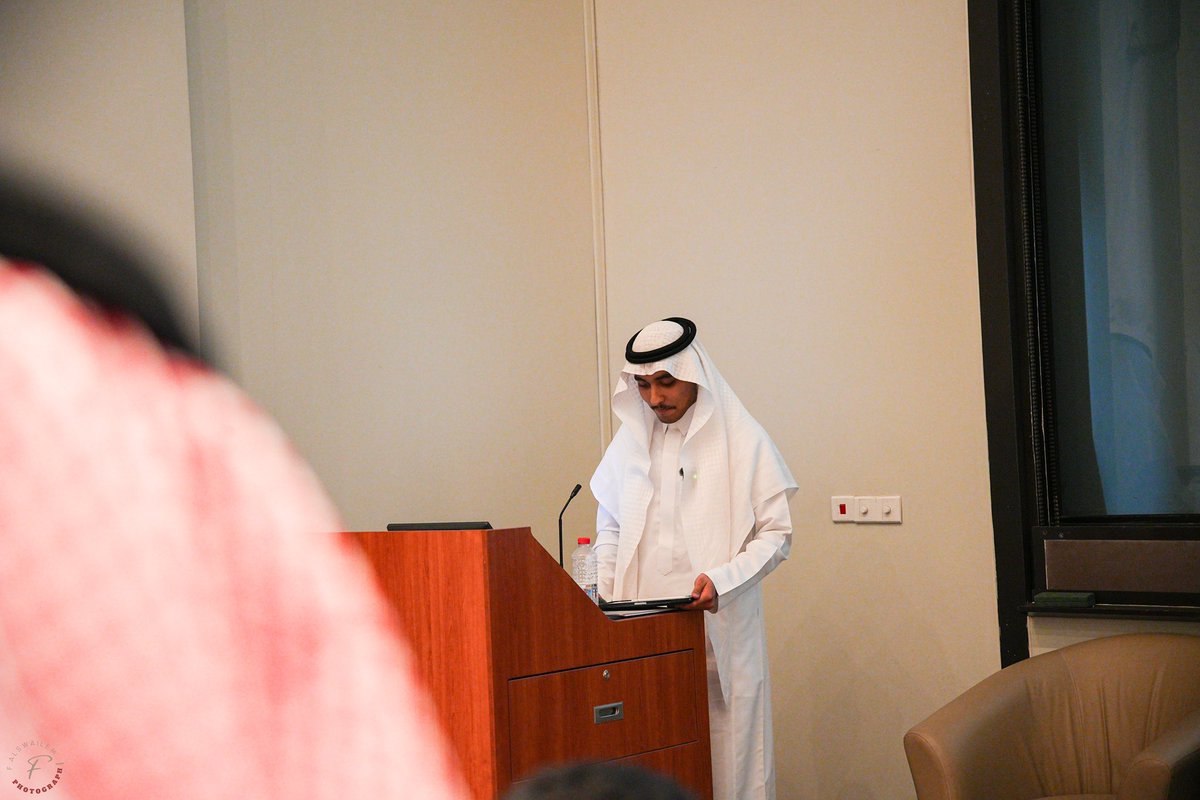 PHFHDSAIF's tweet photo. في صباح التاسع والعشرين من مايو، بحمدالله سلّمت آخر اختبار في مسيرتي الجامعية.
لحظة امتزجت فيها مشاعر الفرح بختام المرحلة، وبالحزن على وداع المكان والأصحاب.

نهاية فصل.. وبداية مشوار جديد بإذن الله. https://t.co/EU4RgruzWc