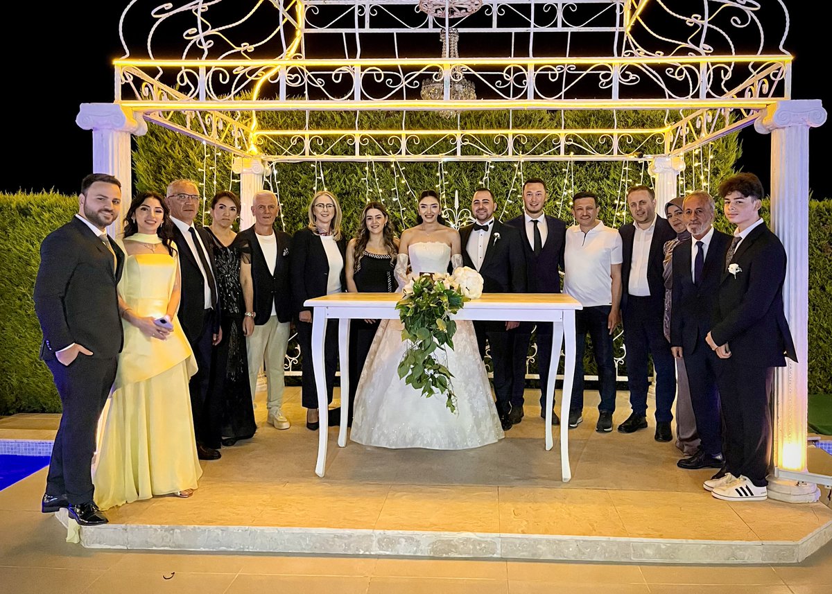 CihangirSagir's tweet photo. Feyza ve Ömer Fatih’in mutluluğuna, MKYK Üyemiz Hamza Dağ ve Vekilimiz Ceyda Bölünmez Çankırı ile birlikte şahitlik ettik.

Bir ömür boyu mutluluklar diliyoruz. https://t.co/VAQpenazQ5