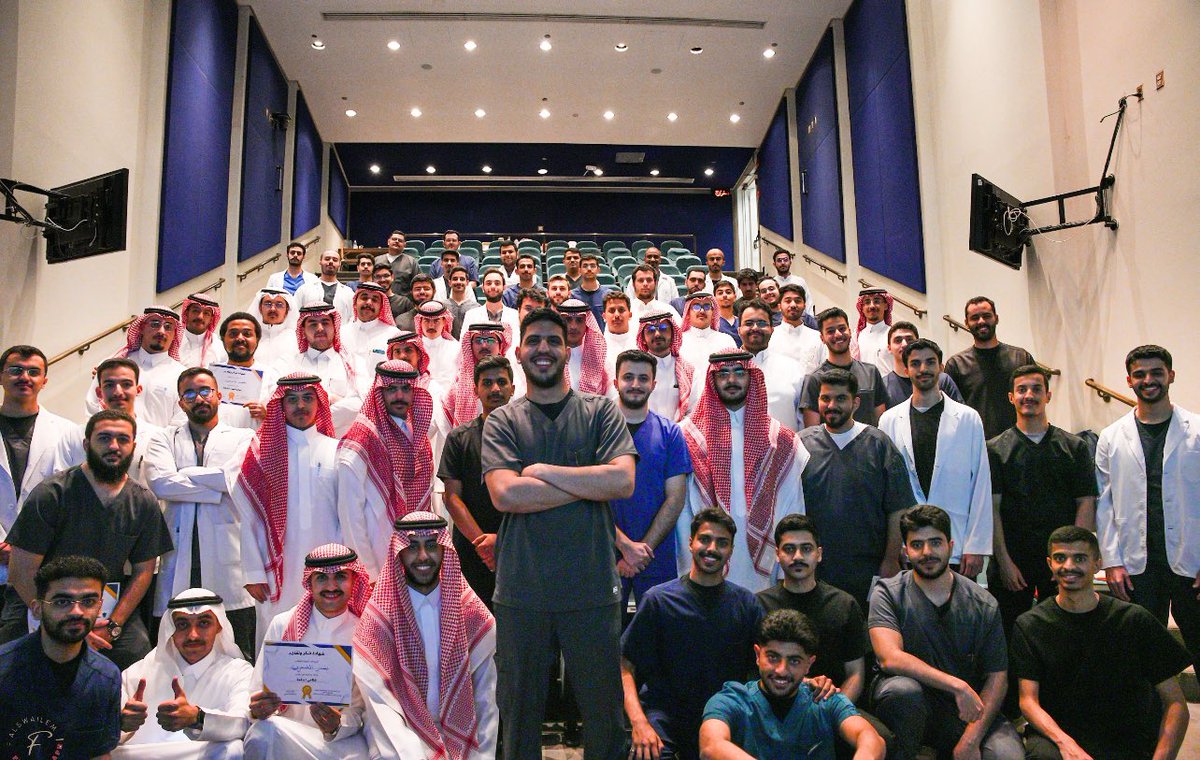 PHFHDSAIF's tweet photo. وأخيرًا.. شكرًا لدفعتنا الرائعة #pharm442
كنتم خير رفقة في الطريق، وبدونكم ما كانت الرحلة بهذا الجمال.

ذكرياتنا ستبقى حاضرة، ومحفورة في القلب والذاكرة. https://t.co/oim2eZVweT