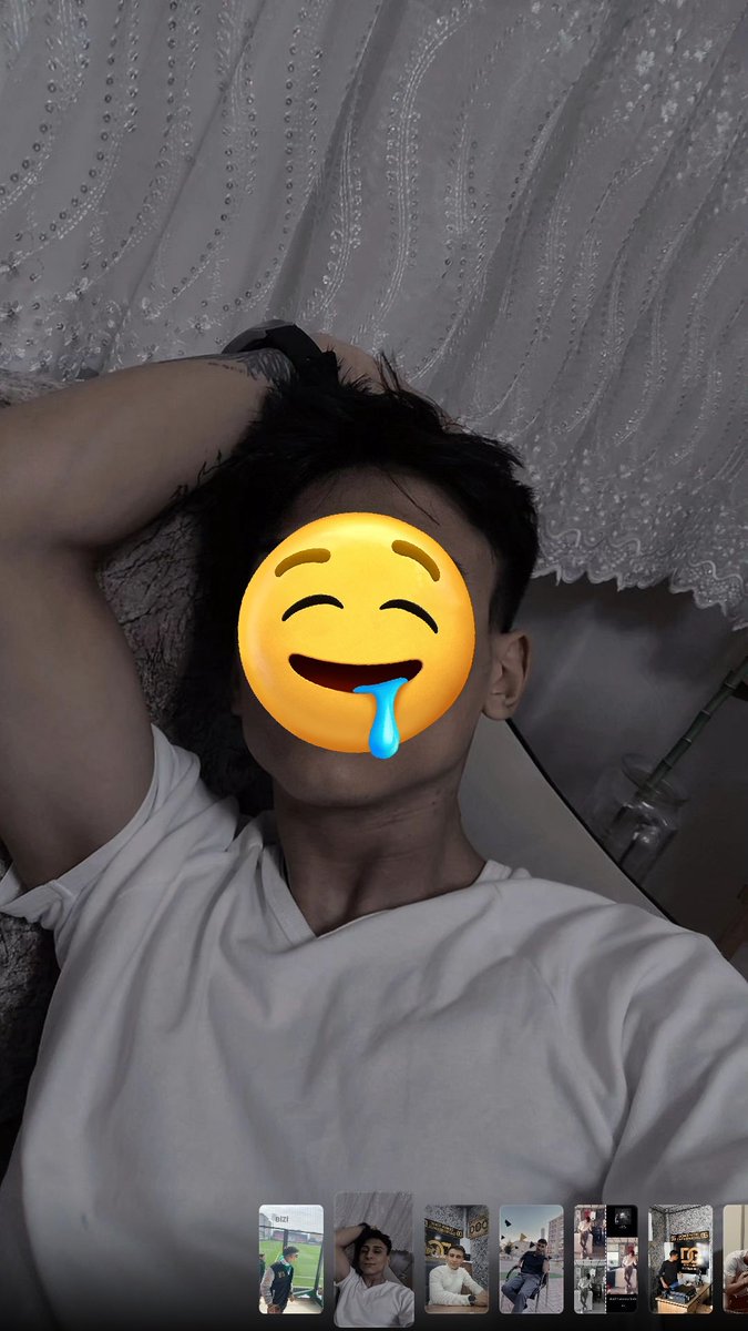 Uzun zamandir kendi ensestlerimi yapiyordum. Bu gün Anası 10 yıldır  dul olan arkadaşım yanıma geldi oturduk sohbet muhabbet falan  Anasıyla 1 aydır düzenli ilişkim var ama bilmiyor salak 😂 Paylaşımlar başlasın.