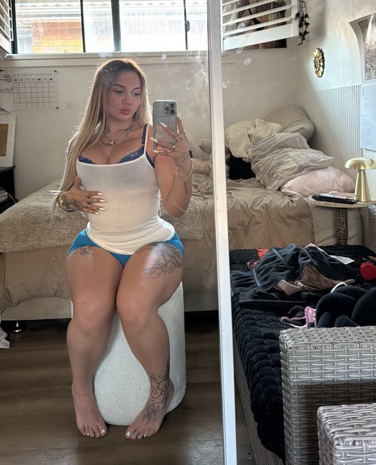 Amber_hoerl's tweet photo. comment “hi” for a secret mirror pic dm https://t.co/G1itz9NPhl