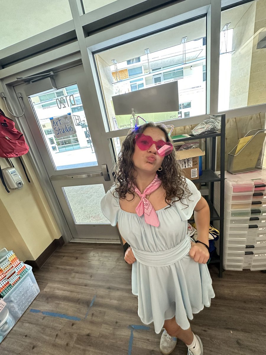 PURR PURR PURR🐱💘ms. Rosenberg is putting the Agam in vice president of pro(A)GrAMming. This Barbie is JEM’s 28th Term S’ganit📄💞