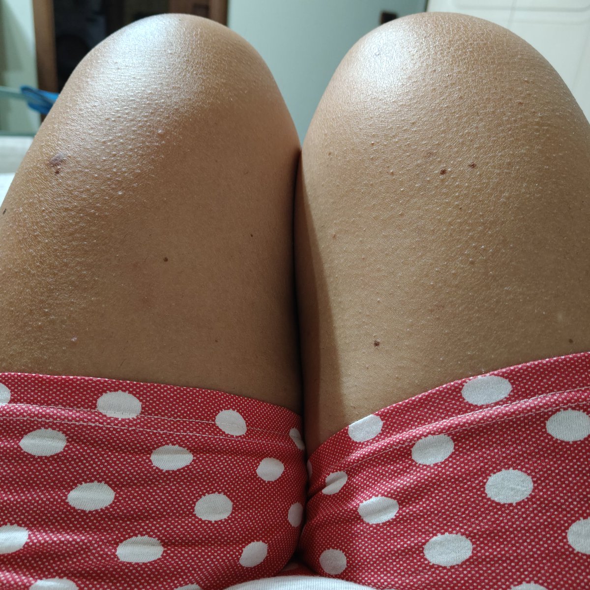 GiovannaMaurie3's tweet photo. Bagnoschiuma al cocco
Crema corpo al melograno 
Crema mani alla cannella 
Burro cacao ai frutti rossi 
Ormai siamo macedonie marcianti😂😂♥️
Buona serata da #Minniestyle❤️ https://t.co/QgjBwItn28