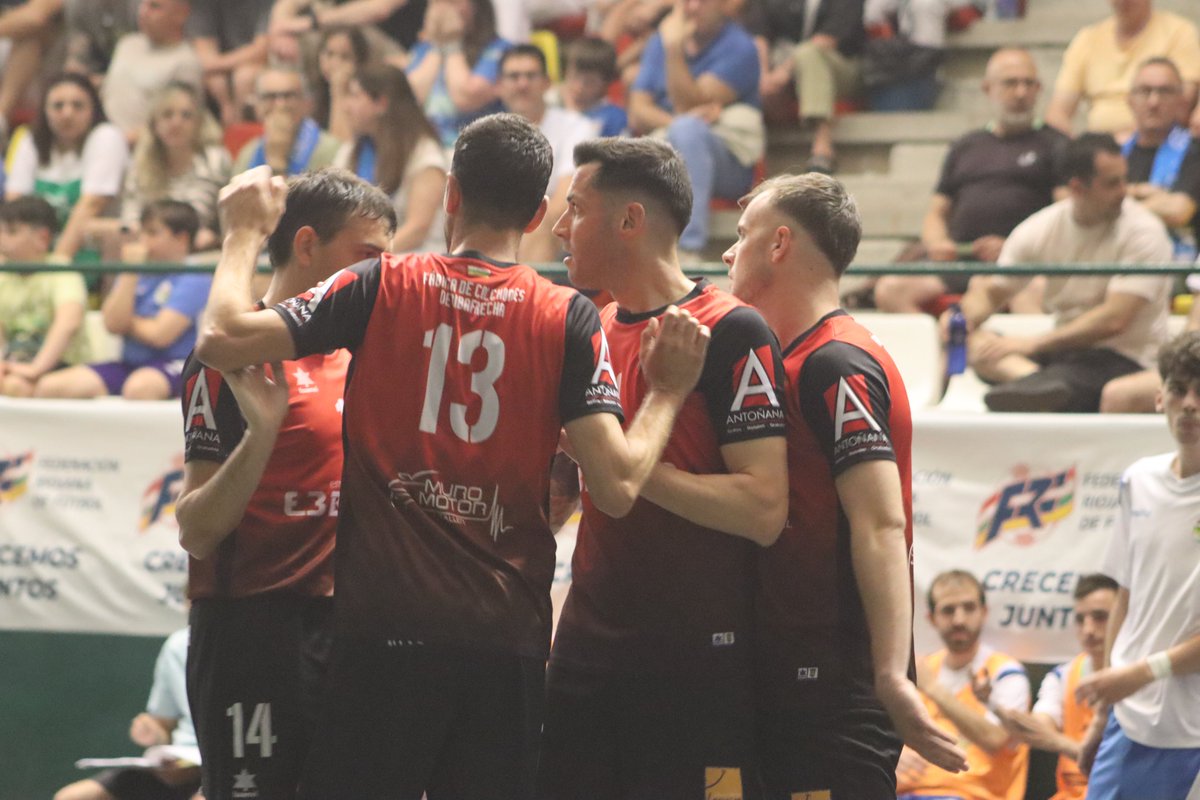 👑🏆 El <a href="/RibafrechaFc/">Villa de Ribafrecha F.C.</a>, REY DE COPAS‼️ 

Los 'troncheros' vencen al <a href="/CDCAMINOCIENTA/">c.d. CAMINO CIENTA</a> (0-7) en la final de la Copa #Futsal <a href="/fedriojafutbol/">Federación Riojana de Fútbol</a>, y consigue su tercer entorchado en las últimas cinco ediciones.  

Campeón de Liga en 3ª y de Copa, ya piensa en el Playoff de ascenso a 2ªB⬆️