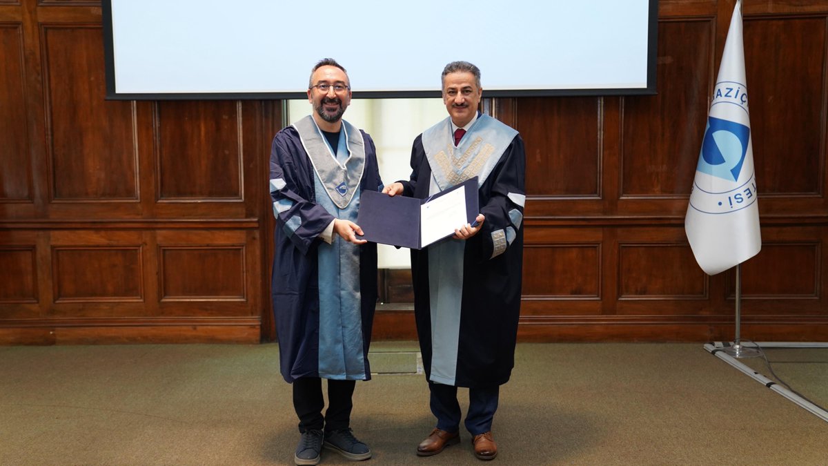 Profesörlüğe yükseltilme ve cübbe giyme töreninden...