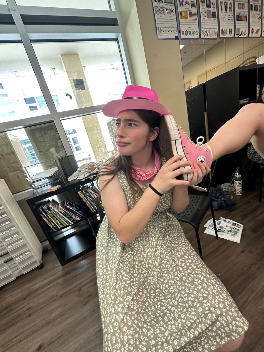 RING RING hotline bling📞💐Adi might be a Le(a)rner, but she is about to (recruit, retain, and) EDUCATE you🗣️🔊This Barbie is JEM’s 28th Term Morah🍬🎀