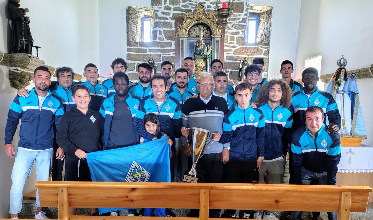 camarinas_fc's tweet photo. Poñemos o remate a esta fin de semana tan especial, cun dos momentos máis emotivos que vivimos na mañá de onte. A subida á Ermida da Virxe do Monte de todo o equipo, encabezado polo Presidente, Vicente Carril.

https://t.co/0ZoIwSrRwC

@juan_cabrejo @chilucho @Nazuskas https://t.co/RrKbGuUdDS