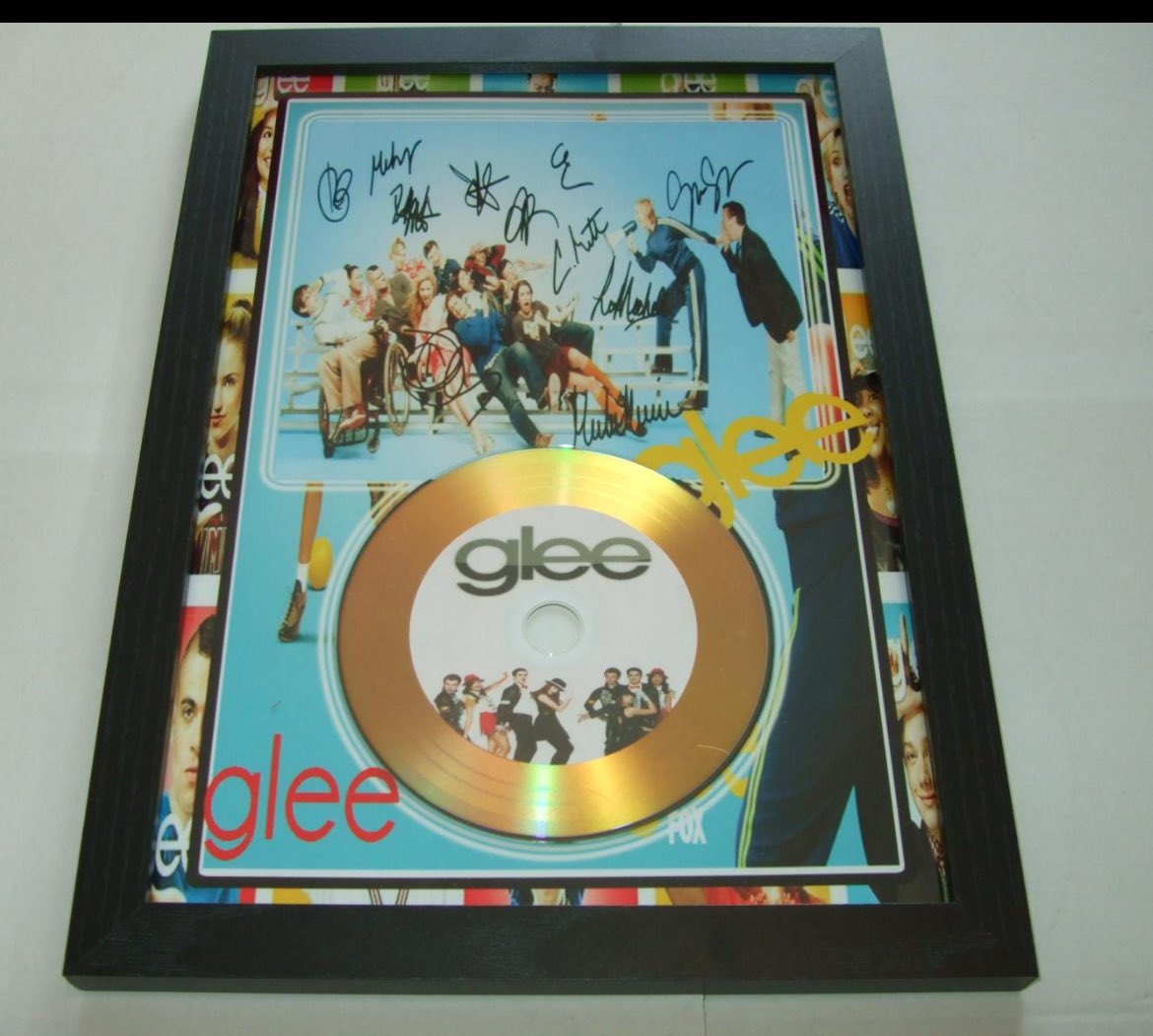 SnixxGifts's tweet photo. ** ATTENTION GLEEKS **

June’s Monthly Giveaway is this Reprint Autographed Cast Photo With A Gold Plated CD. One lucky winner will be picked on the 30th. You must LIKE &amp; REPOST this TWEET to be entered. OPEN WORLDWIDE. Good luck everyone. 💫🦋❤️🥁🎤🎶💃🏻 https://t.co/UKJ7ZlacSb