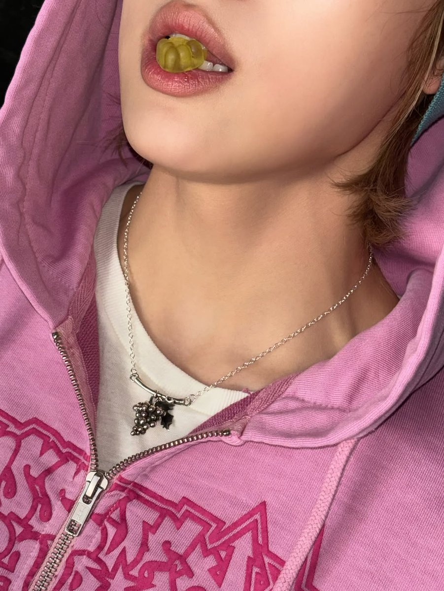 PortalCravity's tweet photo. [IG] 250601 cravingmore_

"🍇"

#CRAVITY #크래비티
#FIND_THE_ORBIT #Now_or_Never
@CRAVITY_twt @CRAVITYstarship https://t.co/99pUjDKYcz
