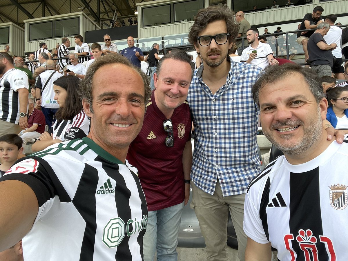 JuanParejoFdez's tweet photo. Vamos BADA! @CDBadajoz Ambientazo en el Nuevo Vivero. #ForzaBada⚽️ https://t.co/Cuail5N2OB