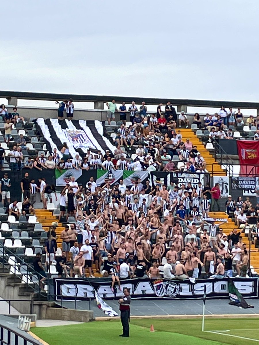 JuanParejoFdez's tweet photo. Vamos BADA! @CDBadajoz Ambientazo en el Nuevo Vivero. #ForzaBada⚽️ https://t.co/Cuail5N2OB