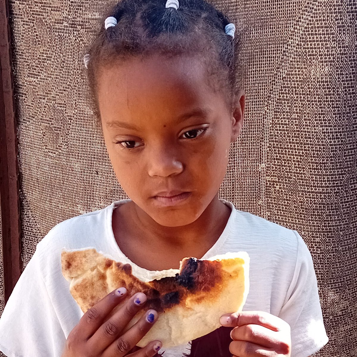 I feel like I will completely lose consciousness. My sister cries a lot from hunger 😫😫

gofund.me/25cf69e8