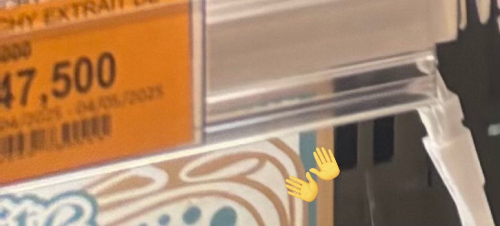 devitaronika's tweet image. Maaf kalau oot, ada yang tau ini packaging parfum apa?
Soalnya pas sniff di AEON lupa foto 🥀 awalnya mau cek online dulu.
Kepikiran terus udah hampir 2 minggu, belum sempat balik ke sana.