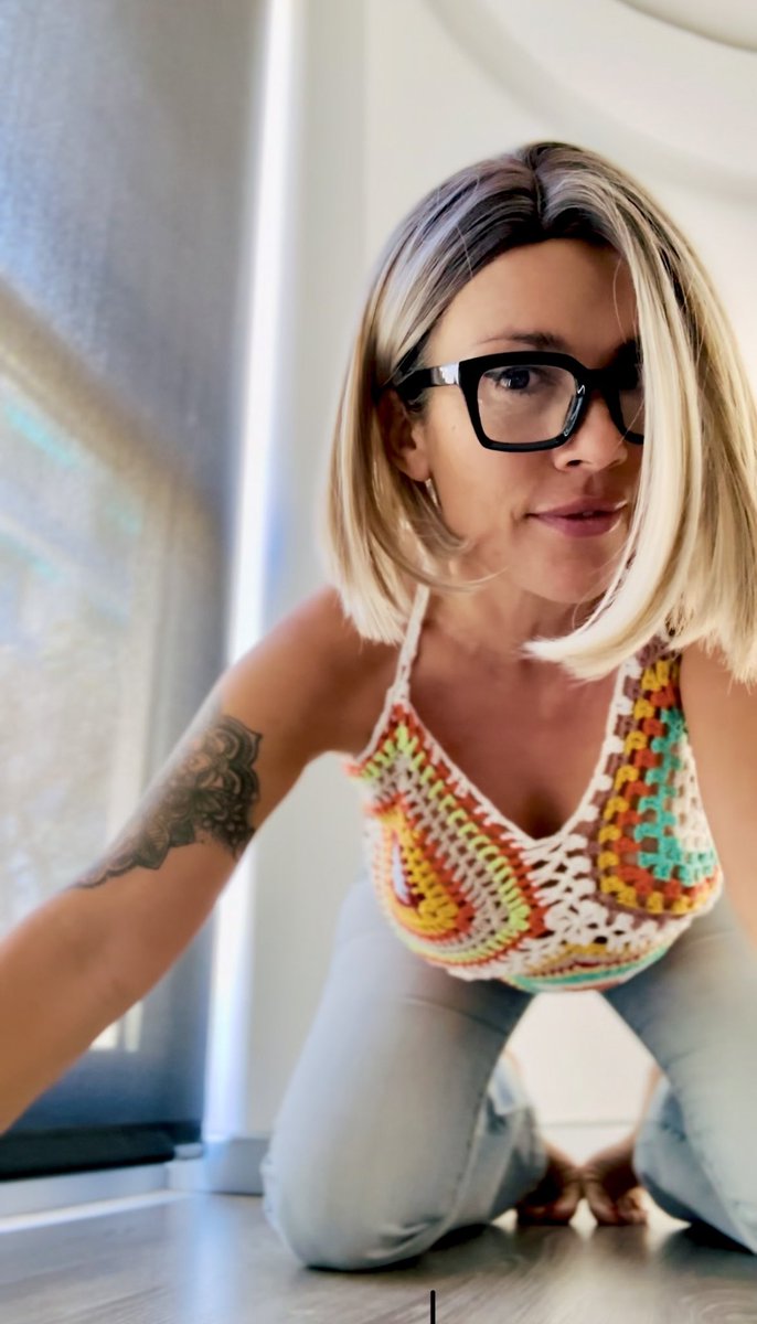 lisakunzfeet's tweet image. Snapped randomly… but what kind of caption would fit this?
#RandomShot #CaptionThis #MysteriousVibes #SpontaneousBeauty #FeminineEnergy #GuessMyMood #TellMeWhatYouSee #UnfilteredMoment #SoftSeduction #EyesOnMe