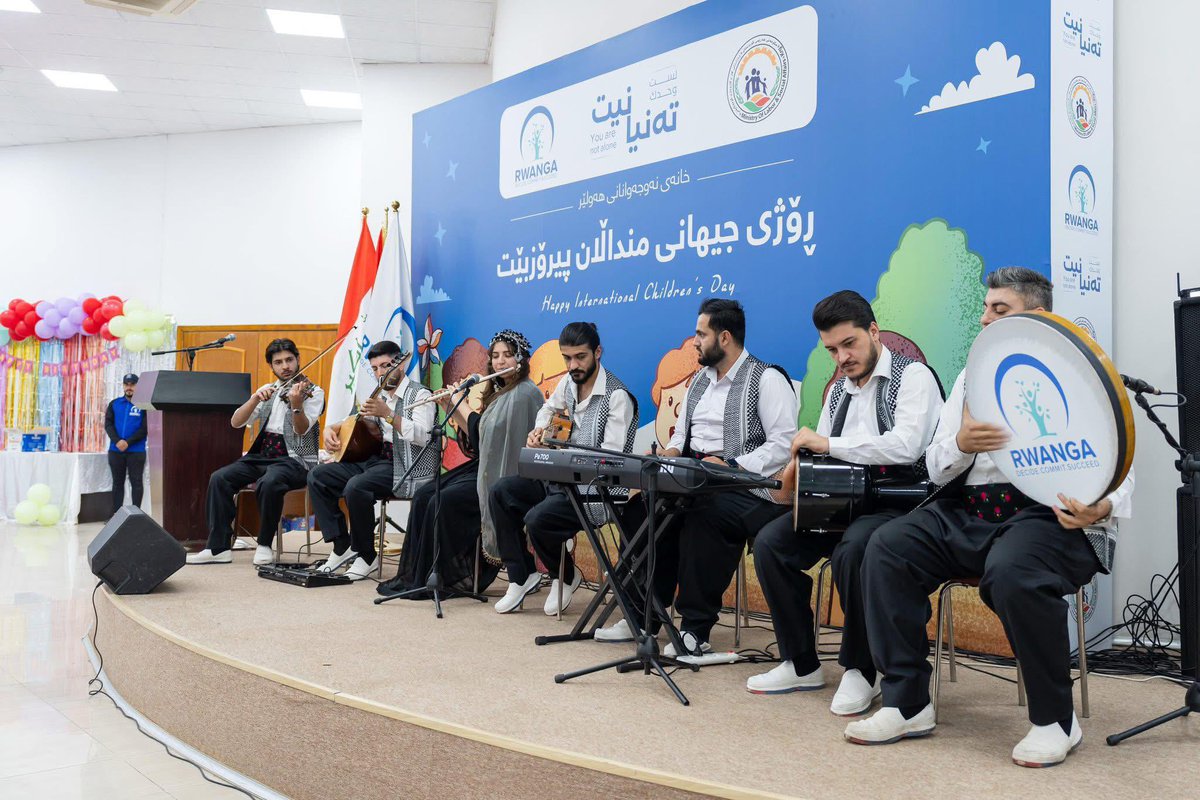 FranceVoix's tweet photo. Dans le cadre du projet (Tanya Net), aujourd'hui, à l'occasion de la Journée mondiale de l'enfance, Ruwanga a organisé une cérémonie au Centre de jeunesse d'Erbil et mené diverses activités avec la participation du directeur exécutif de Ruwanga. #RDN https://t.co/hCoH8hSQPC