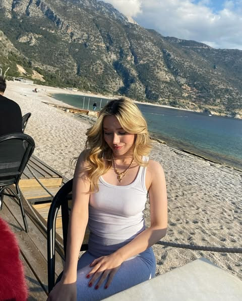 AnnaJohnson700's tweet photo. The sea breeze is blowing, the coffee is warming your hands, on this beach, time seems to stop, talk with nature, feel a moment of tranquility, wish you all a happy weekend😍🥰 https://t.co/5CJQcjSziO