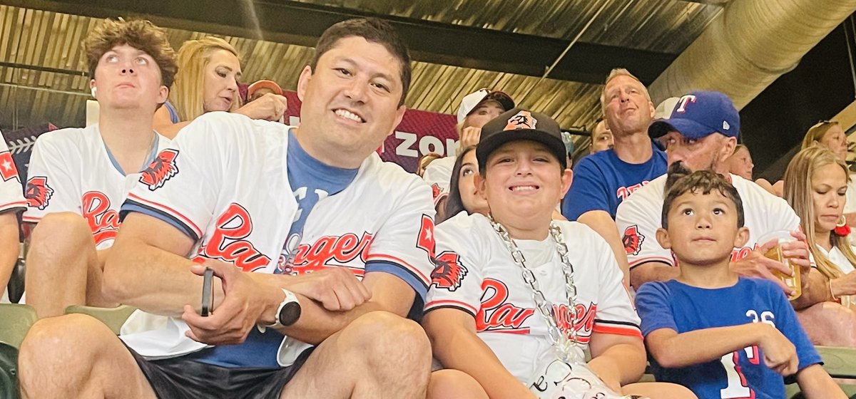 Happy Sunday at the ballpark ⚾️! Go <a href="/Rangers/">Texas Rangers</a>! #familia #besttimes