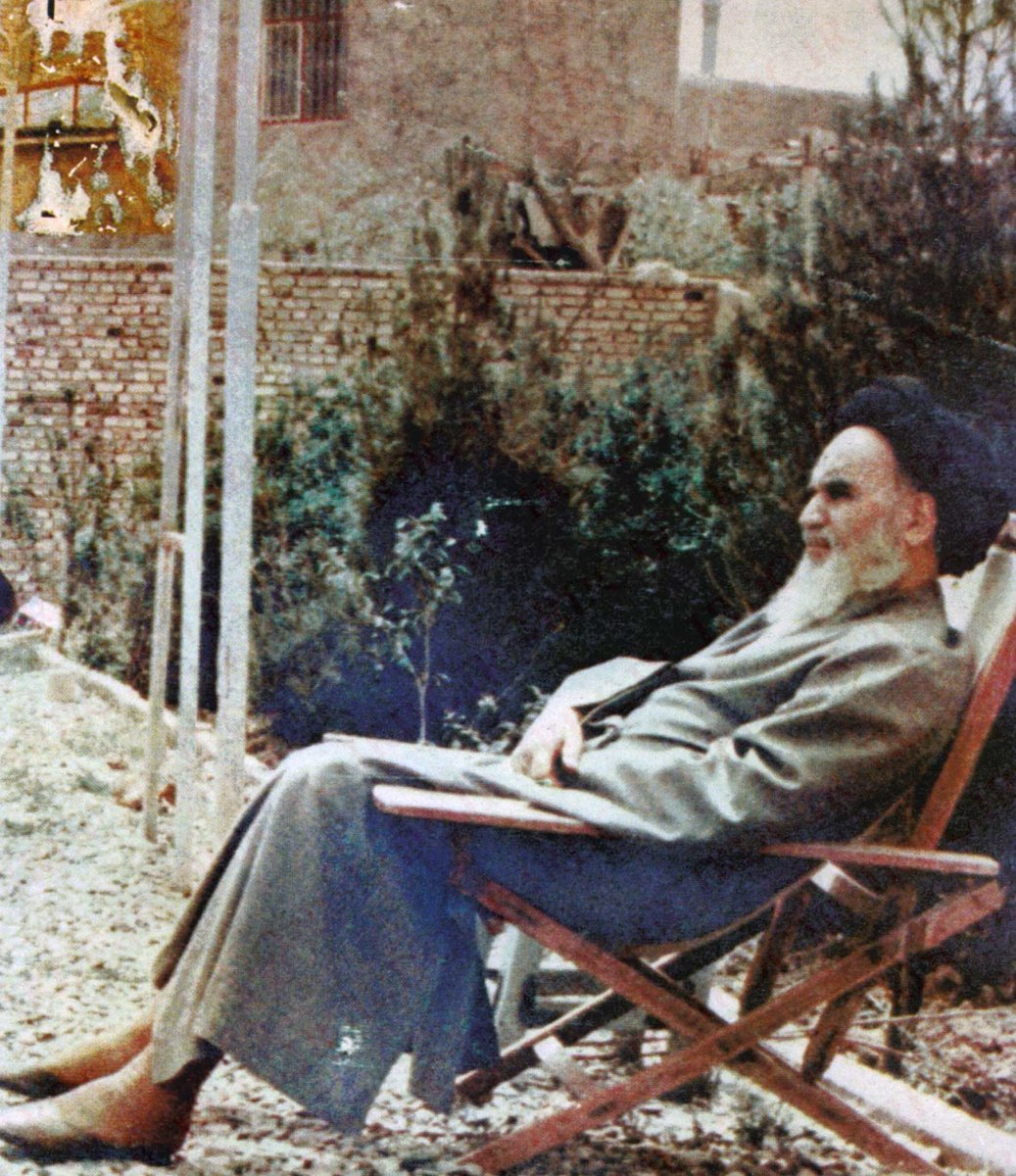 saraa_1542's tweet image. شـخـصـیـت استثنایی و اسطوره ای که توانست از یک جمع پریشان و پـراکـنـده ، یـک امـت مـتـحـد بـسـازد و بـزرگ ترین انقلاب قرن را بر پا کند.
#امام_امید
#دیار_امام