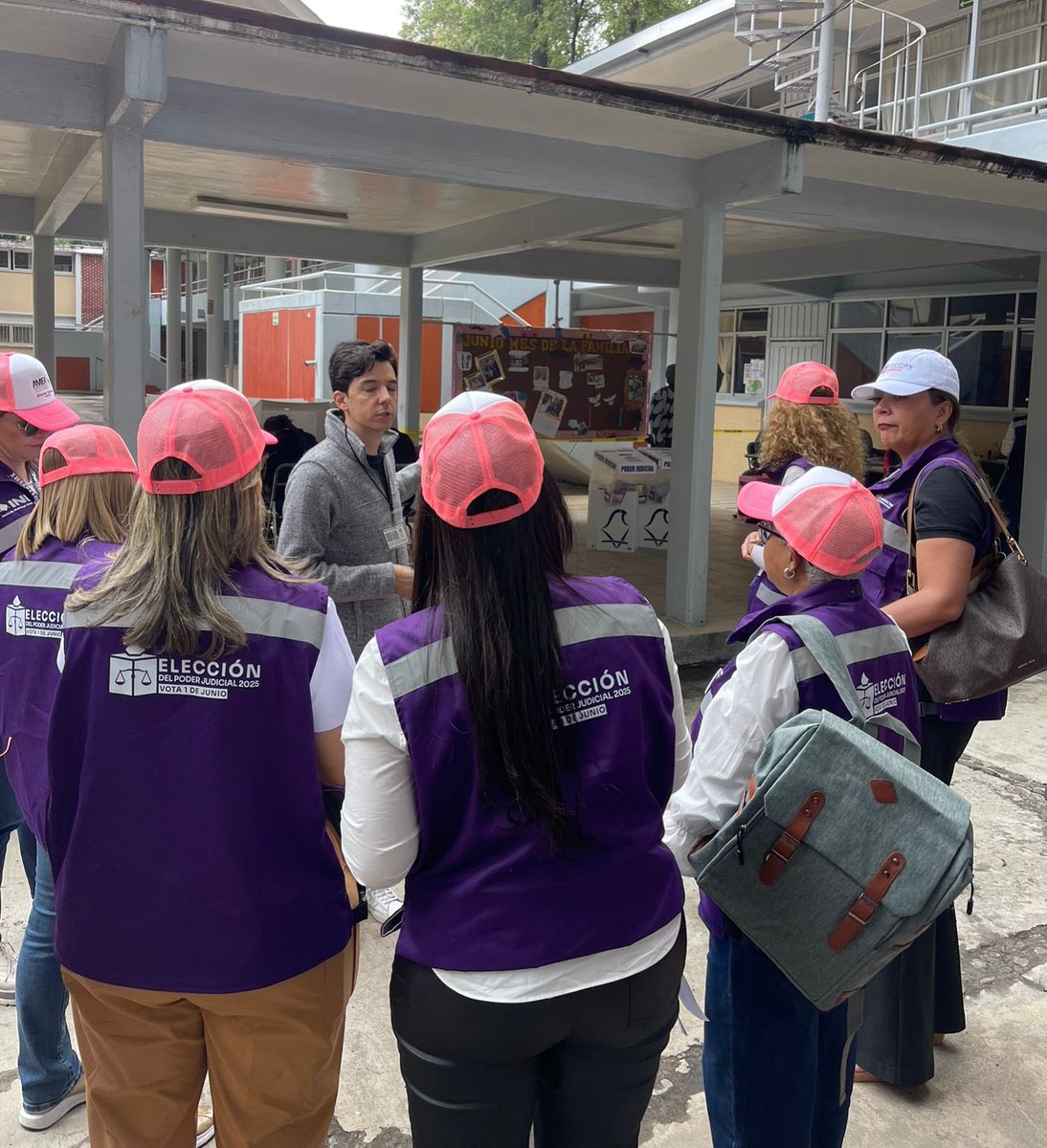 IIDHoficial's tweet photo. 🗳️ Recorrido de la Misión de Observación de @AMEAmagistradas con perspectiva de género en Cuauhtémoc y Miguel Hidalgo #CDMX #AMEA #AMEAobserva #EleccionesJudiciales🇲🇽 https://t.co/Gtn7gGx6F6