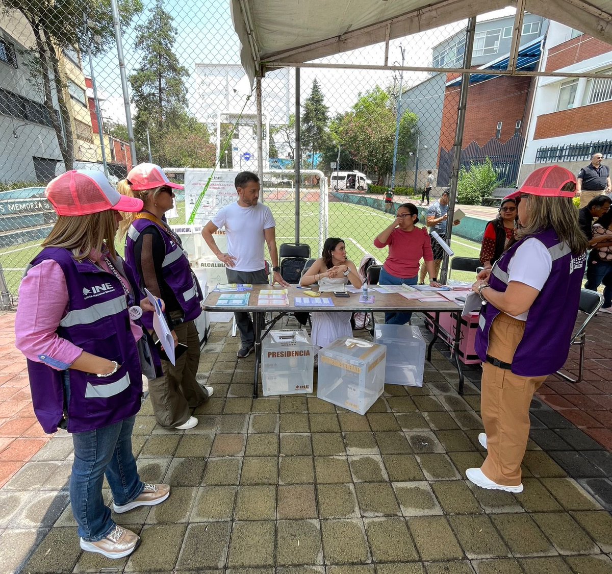 🗳️ Recorrido de la Misión de Observación de <a href="/AMEAmagistradas/">AMEA - Asociación de Magistradas Electorales</a> con perspectiva de género en Cuauhtémoc y Miguel Hidalgo #CDMX #AMEA #AMEAobserva #EleccionesJudiciales🇲🇽