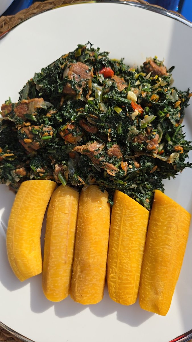 Légumes sautés et ses plantains bien jaunes 😋👌😇
#HAPPY NEW MONTH TO YOU ALL 🙏🏽