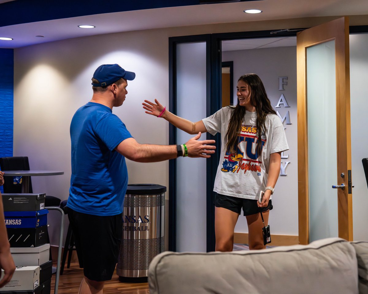 Kansas Women's Basketball tweet media