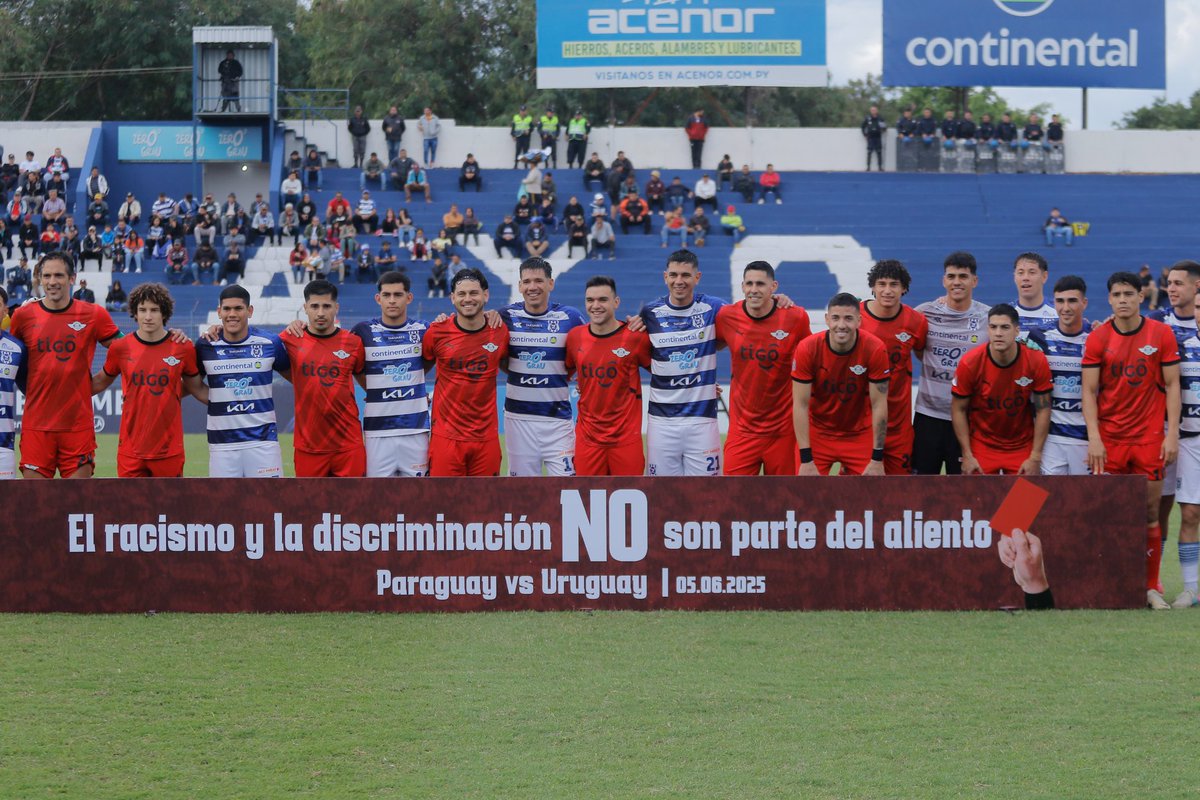 ¡El racismo y la discriminación 𝐍𝐎 son parte del aliento! ✋🏻

En esta ocasión, nos unimos para decir 𝐛𝐚𝐬𝐭𝐚 a todo acto de violencia dentro y fuera de la cancha. 

Porque el fútbol se vive con respeto, igualdad y pasión ⚽